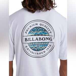 Billabong Men’s NWT Large Rashguard Surf Shirt Loose Fit UPF Short Sleeve Swim
